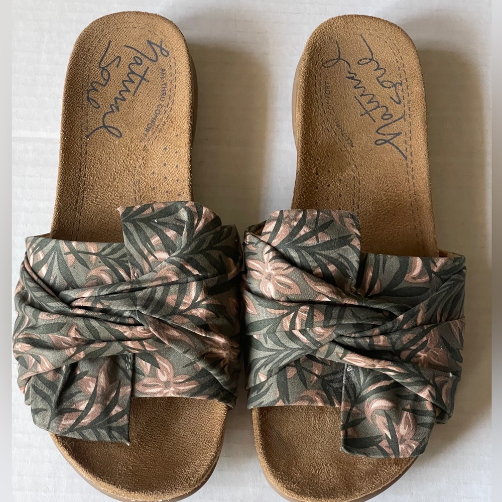 Natural Soul Fabric Strap Flat Sandals Floral Leaf Print Women's Sz 7W Adalia